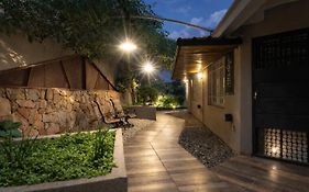 Casa Amalia Apartamentos Plaza Italia y Av Arístides a 50mts, lugar con jardín