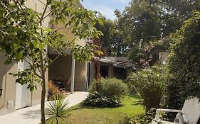 Casa Amalia Apartamentos Plaza Italia y Av Arístides a 50mts, lugar con jardín
